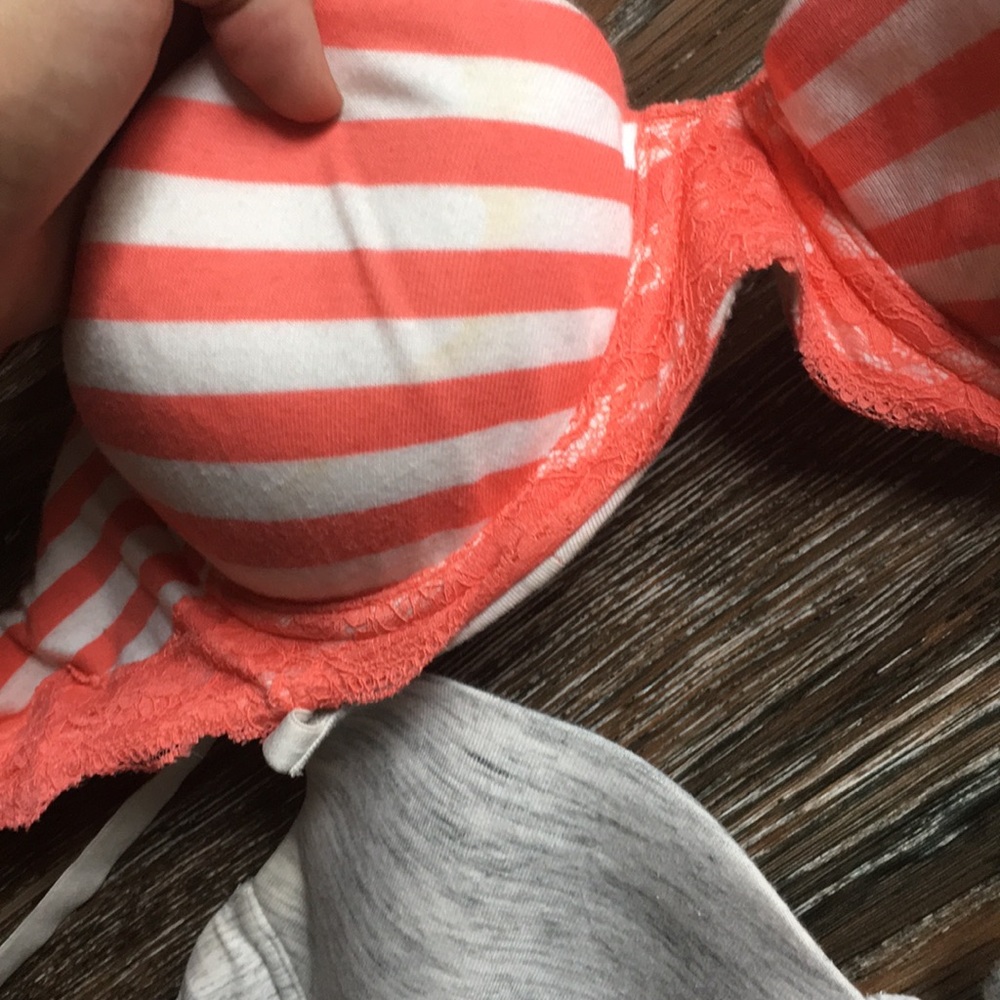 Bras - Picture 4 of 4